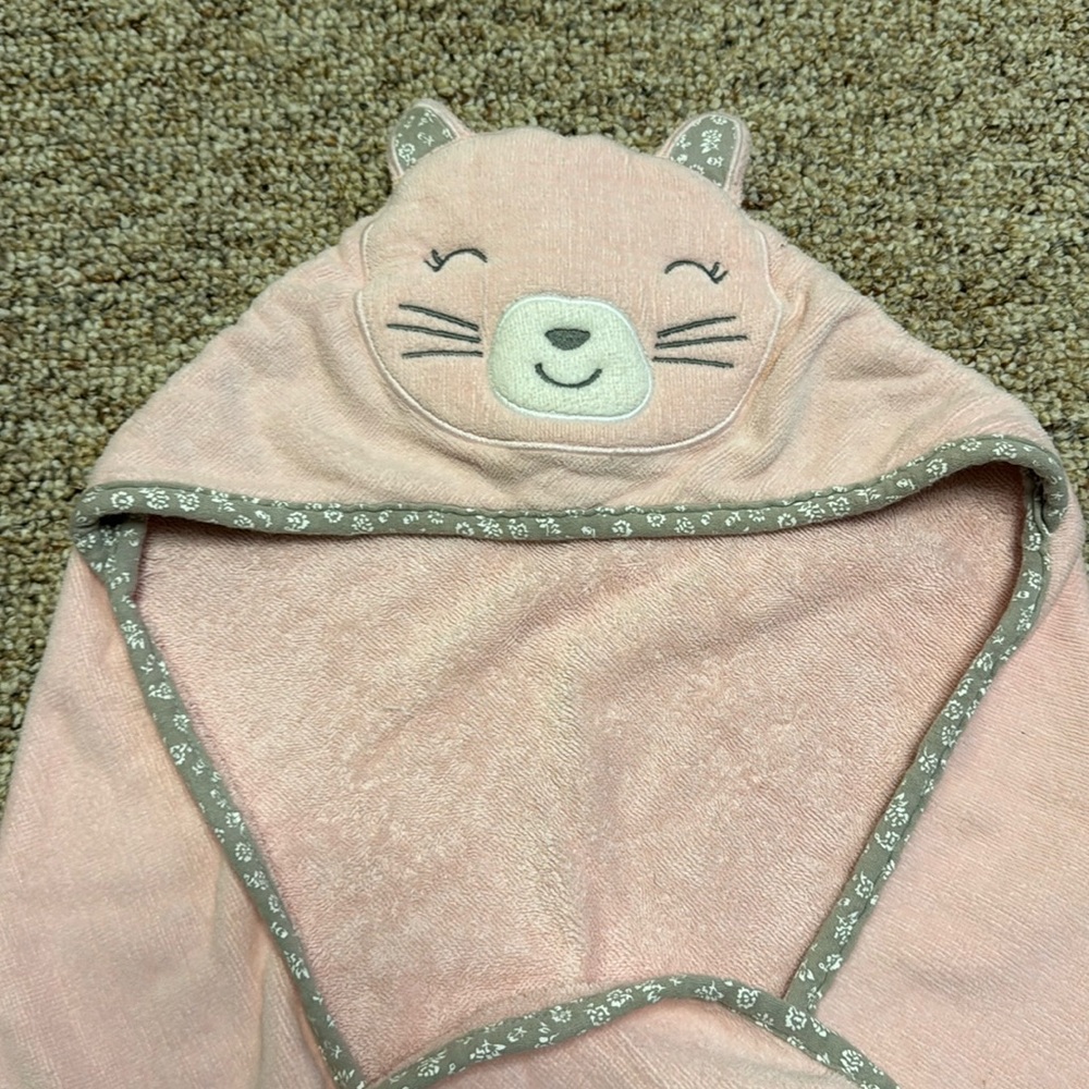 Carter’s Kitty Cat hooded towel - Picture 2 of 4